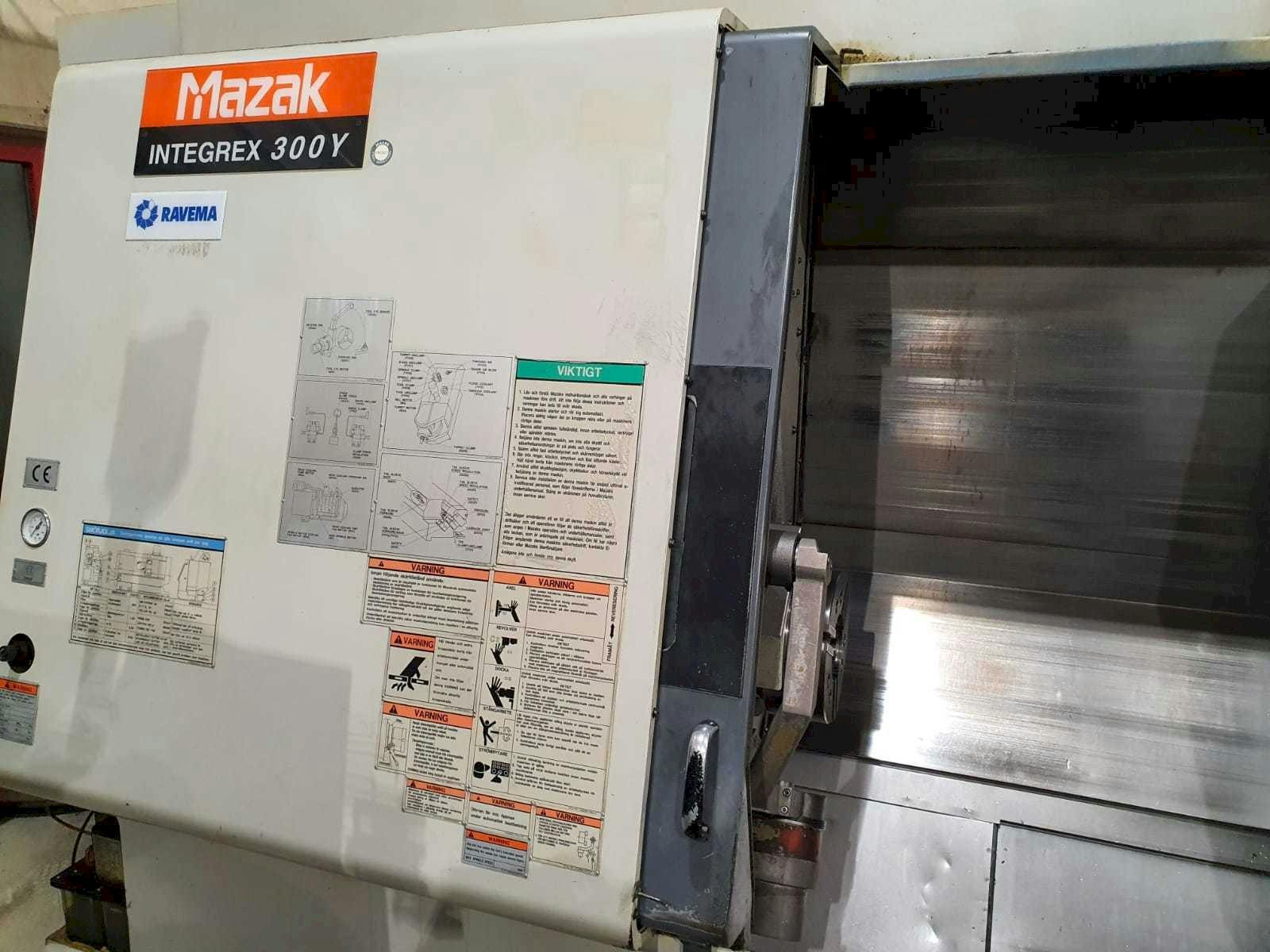 Vista frontal de la máquina Mazak Integrex 300Y