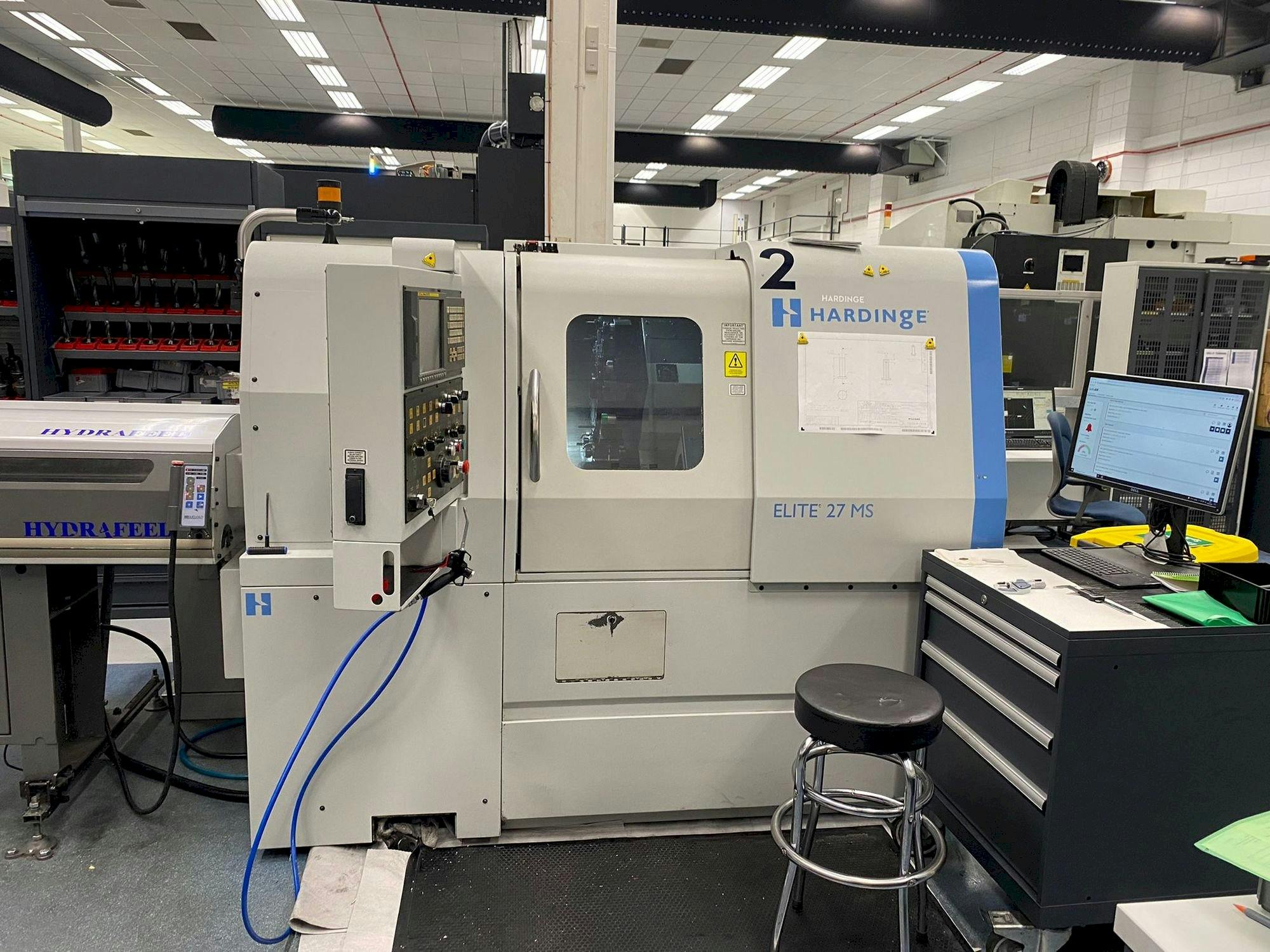 Vista frontal de la máquina HARDINGE Elite 27MS