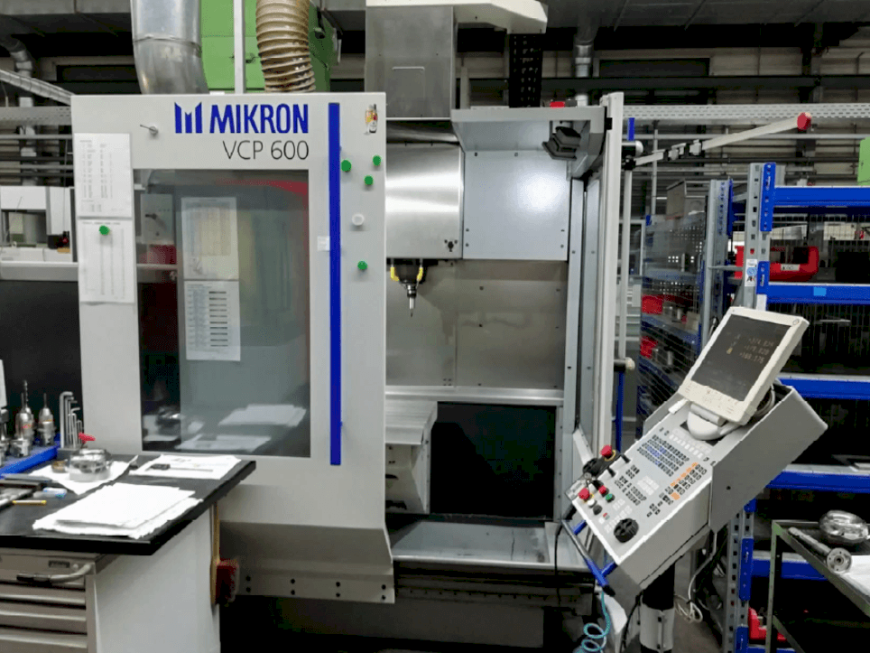 Vista frontal de la máquina MIKRON VCP 600