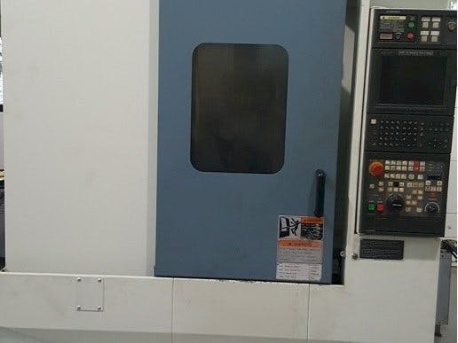 Vista frontal de la máquina MORI SEIKI Accumill 4000