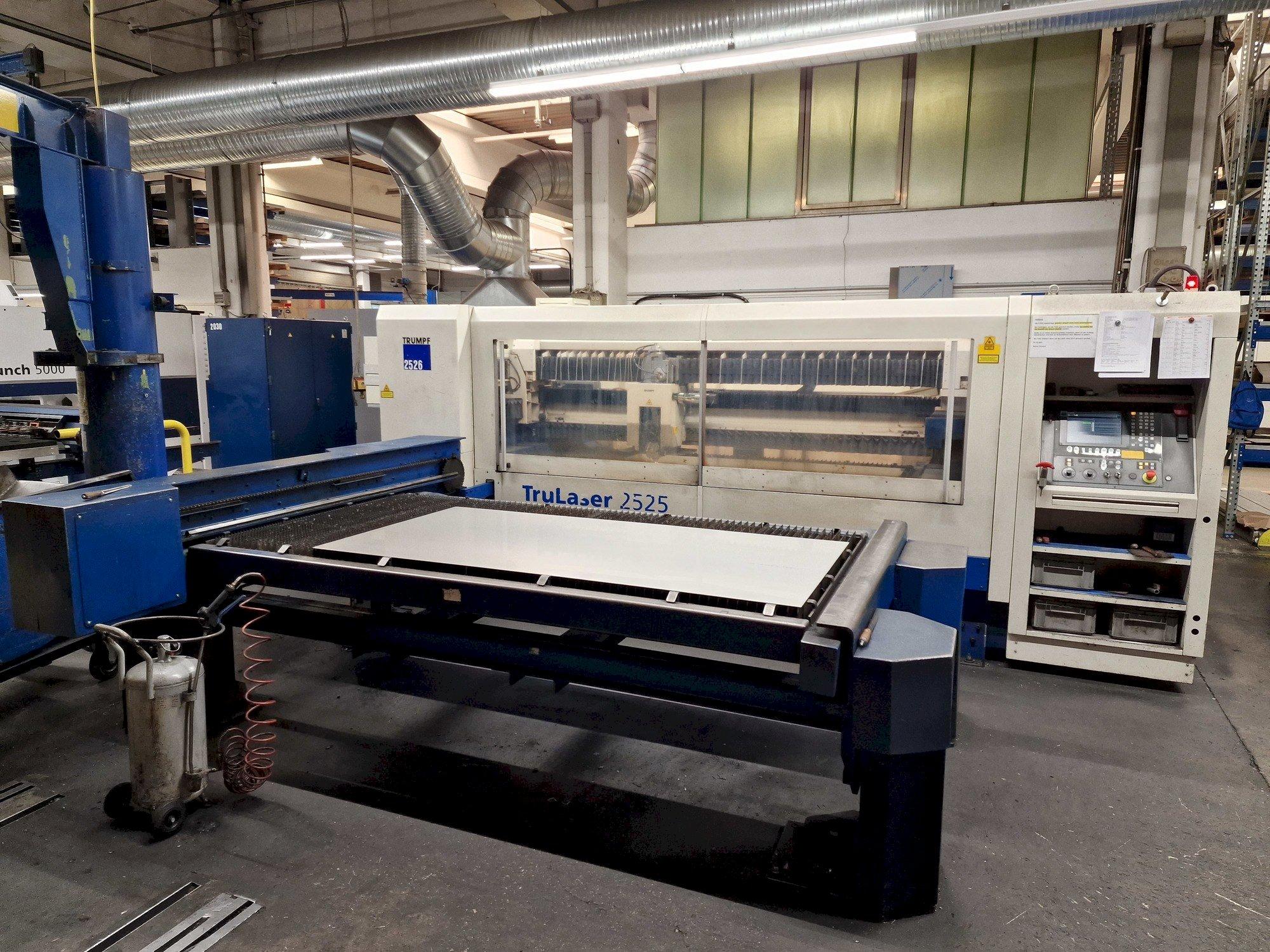 Vista frontal de la máquina Trumpf TruLaser 2525 4kW