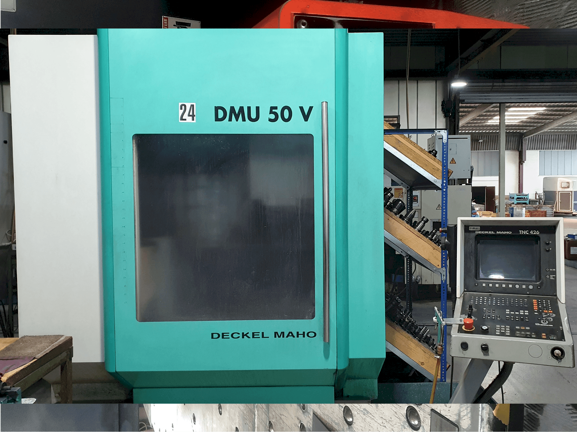 Vista frontal de la máquina DECKEL MAHO DMU 50 V