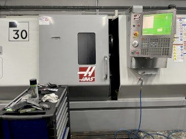 Vista frontal de la máquina HAAS SL-30