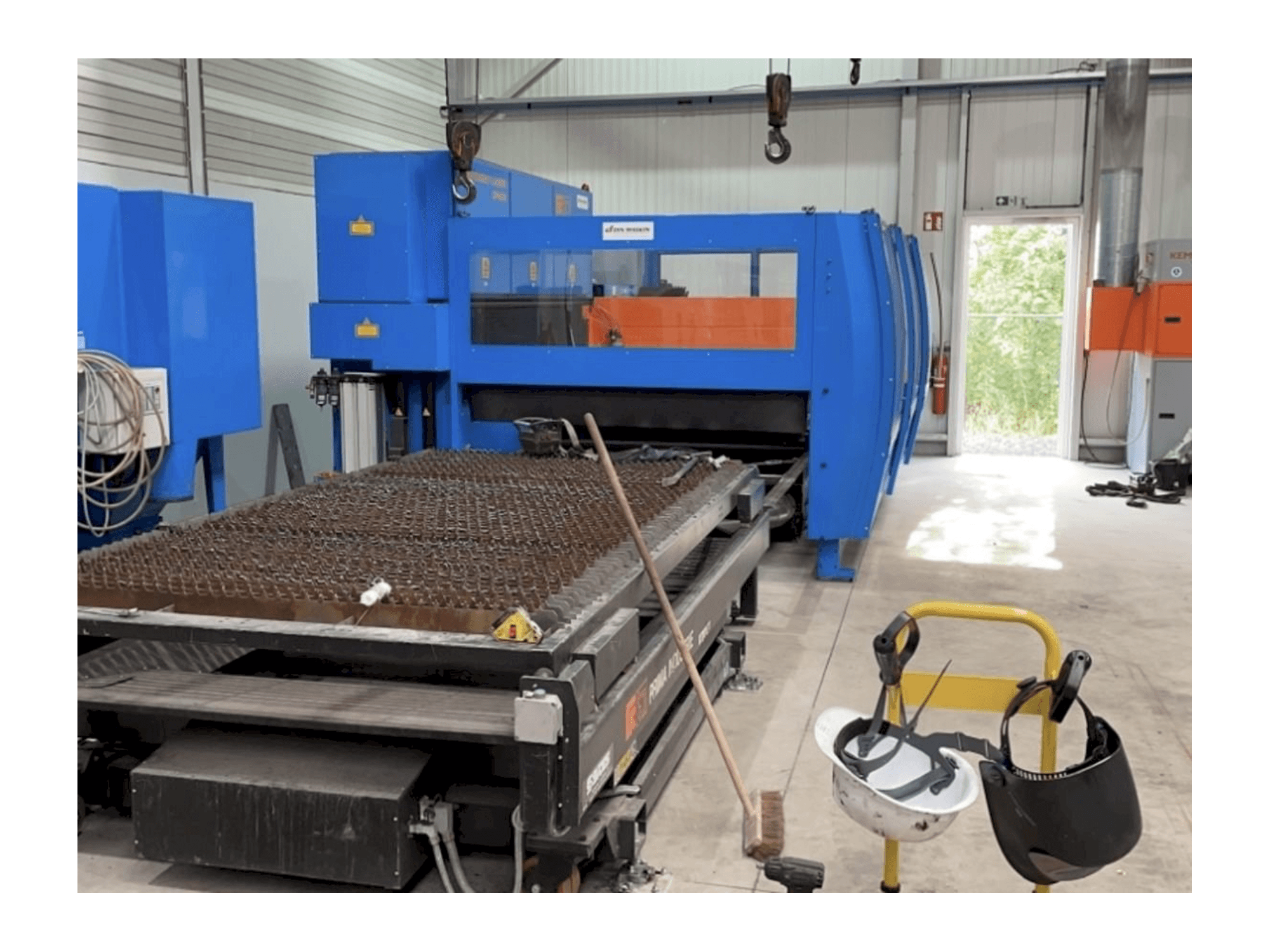 Vista frontal de la máquina Prima Industrie Platino 1530